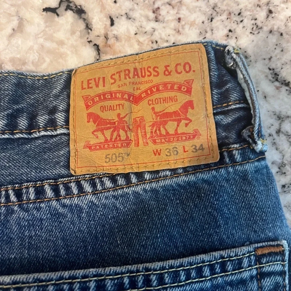 Levi's Men's 505 36x34 straight leg medium wash